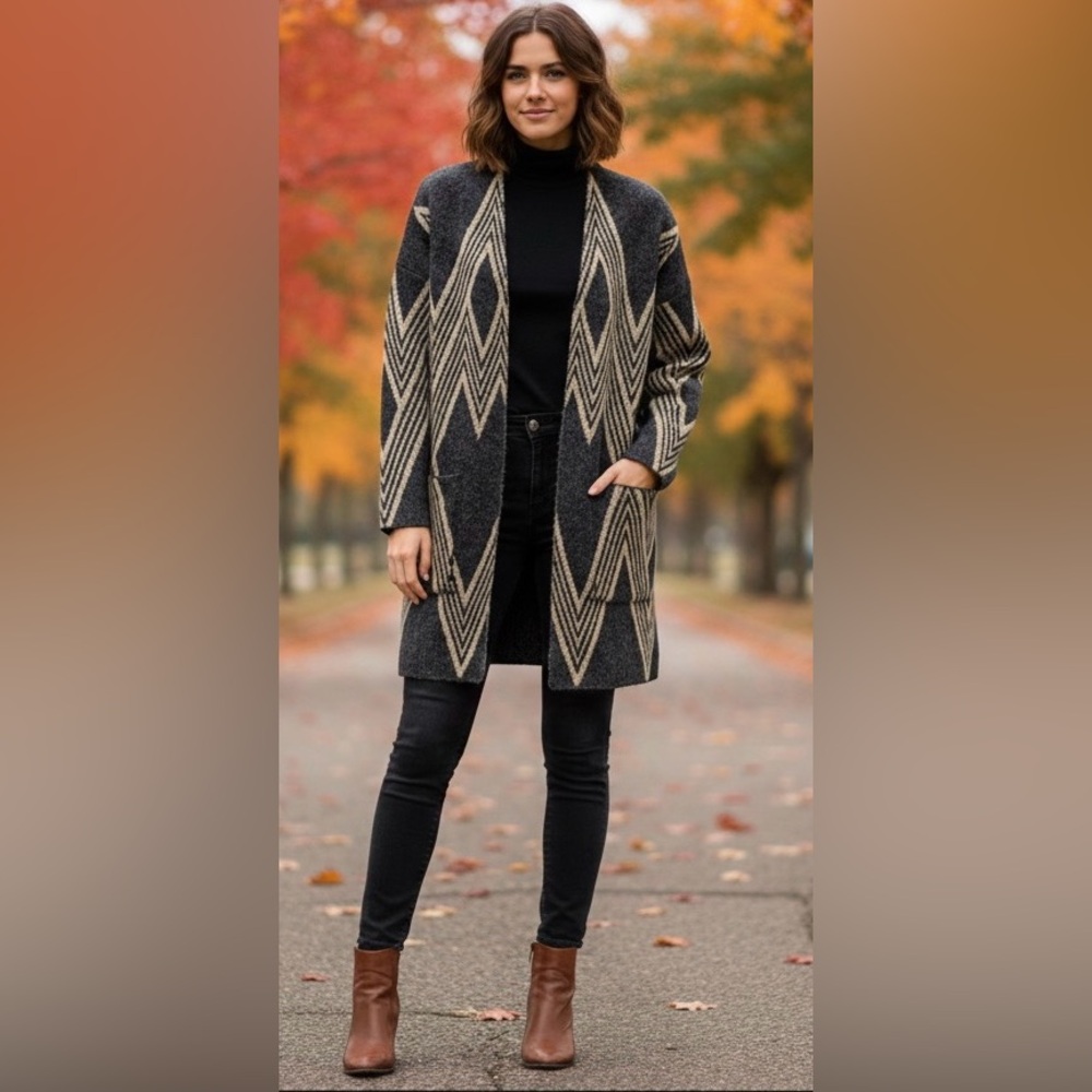 Chelsea & Theodore gray/beige zigzag cardigan, brand new, excellent condition, S
